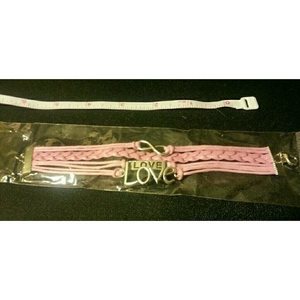 ✨️ ‎ New in package Pink Wrap Bracelet